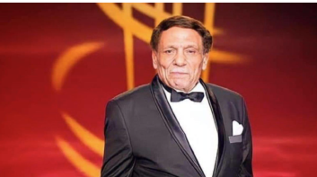 عادل إمام.. قُبلات الزعيم 